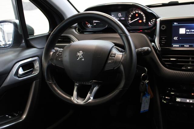 Peugeot 2008 1.2 PureTech Active | Incl. 12 maanden Garantie | Navigatie | Cruise controle | Climate controle | Trekhaak | Parkeersensoren achter | Apple CarPlay/Android Auto | Buitenspiegels elektrisch inklapbaar |