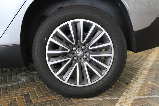 Peugeot 2008 1.2 PureTech Active | Incl. 12 maanden Garantie | Navigatie | Cruise controle | Climate controle | Trekhaak | Parkeersensoren achter | Apple CarPlay/Android Auto | Buitenspiegels elektrisch inklapbaar |