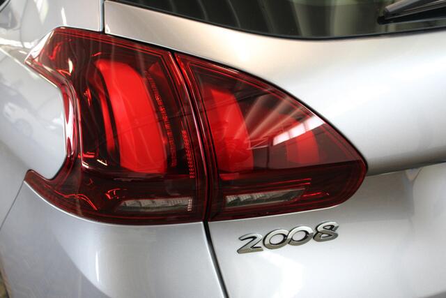 Peugeot 2008 1.2 PureTech Active | Incl. 12 maanden Garantie | Navigatie | Cruise controle | Climate controle | Trekhaak | Parkeersensoren achter | Apple CarPlay/Android Auto | Buitenspiegels elektrisch inklapbaar |