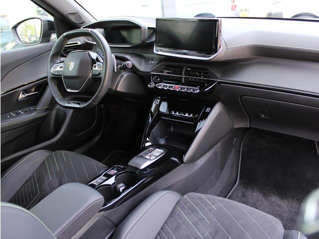 Peugeot 2008 1.2 PureTech 130 GT Automaat | Navi / Alcantara / Camera