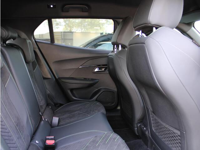 Peugeot 2008 1.2 PureTech 130 GT Automaat | Navi / Alcantara / Camera