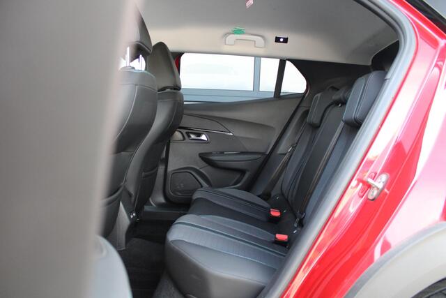 Peugeot 2008 1.2 PureTech Allure Automaat, Trekhaak, Airco, Navigatie, Applecarpl./Andr. Auto