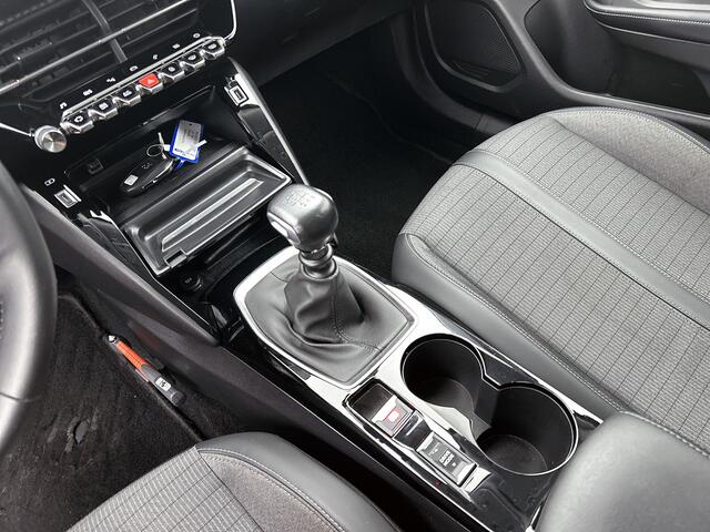 Peugeot 2008 1.5 BlueHDi Blue Allure / Virtual Cockpit / Navi / Cruise-ctr. / Trekhaak / Parkeer camera / Privacy glass / Apk apr-2026