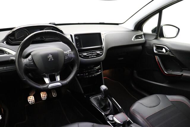 Peugeot 2008 1.2 PureTech GT-line 110 PK | Handgeschakeld | Parkeersensor | Climate Control | Navigatie | Cruise Control | Licht metalen velgen | Nette auto | Dealer onderhouden