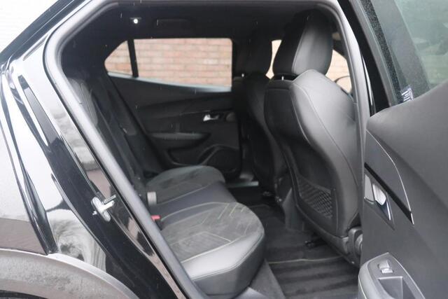 Peugeot 2008 1.2 PureTech 130pk EAT8 GT Pack | Navi | App Connect | Adaptive Cruise | Keyless | Alcantara | Camera | PDC
