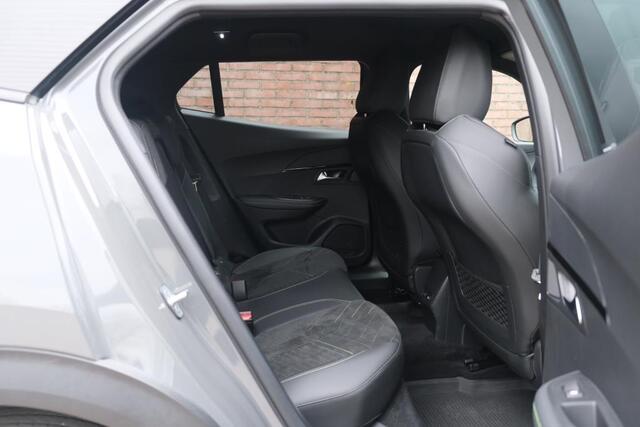 Peugeot 2008 1.2 PureTech 130pk EAT8 GT Pack | Navi | App Connect | Adaptive Cruise | Keyless | Alcantara | Camera | PDC
