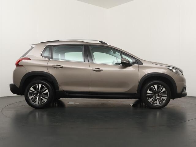 Peugeot 2008 1.2 PureTech Blue Lease Executive - Trekhaak - Parkeersensoren A + Camera - Cruise Control - Airco
