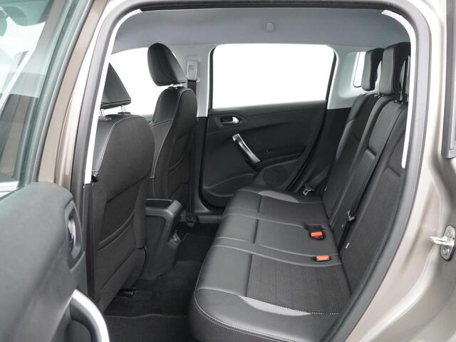 Peugeot 2008 1.2 PureTech Blue Lease Executive - Trekhaak - Parkeersensoren A + Camera - Cruise Control - Airco