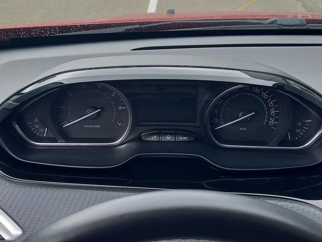 Peugeot 2008 1.2 PureTech Allure Automaat | Trekhaak | Panorama dak | Stoelverwarming |