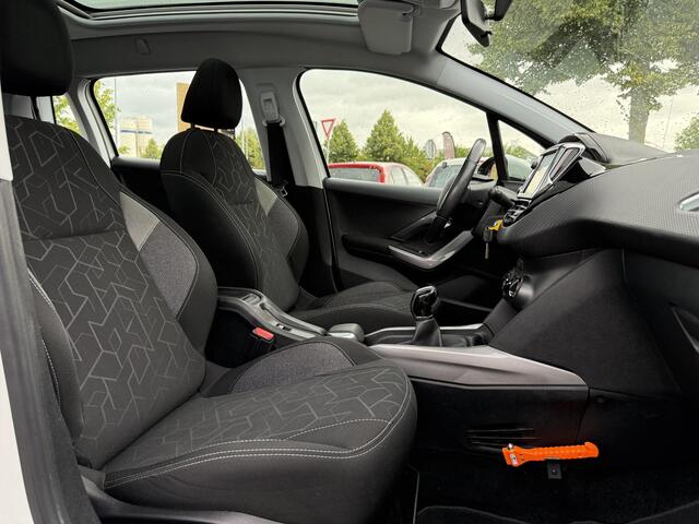 Peugeot 2008 1.2 PureTech Blue Lion Pano,Navi,Pdc,110pk,Airco,Cruise,Lm velgen,4 Nieuwe Banden,Apk tot 07-2026