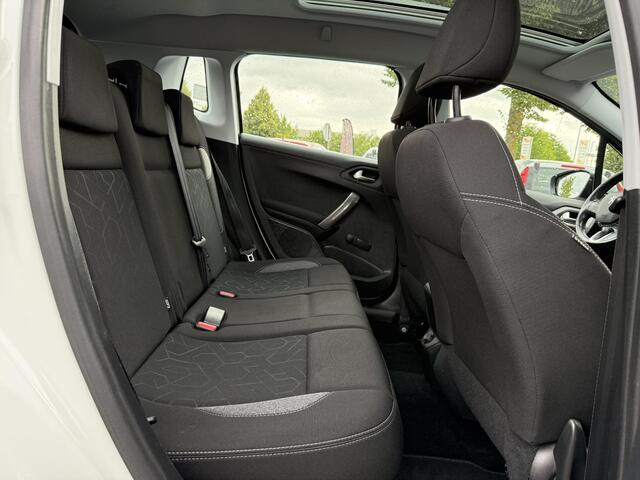 Peugeot 2008 1.2 PureTech Blue Lion Pano,Navi,Pdc,110pk,Airco,Cruise,Lm velgen,4 Nieuwe Banden,Apk tot 07-2026