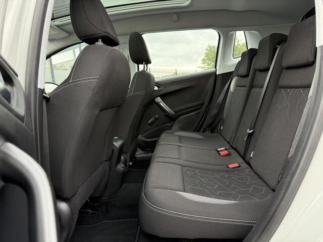 Peugeot 2008 1.2 PureTech Blue Lion Pano,Navi,Pdc,110pk,Airco,Cruise,Lm velgen,4 Nieuwe Banden,Apk tot 07-2026
