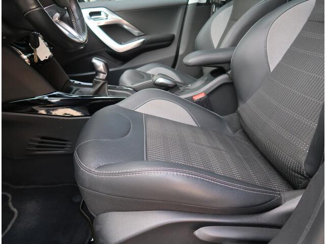 Peugeot 2008 1.2 Benzine * Hele Luxe Allure * Hoge Zit * Navigatie * Panoramadak * 1/2 Leder Interieur * Achteruitrij Camera * Climate & Cruise Control * Vingerhoets; Vierde Generatie Eersteklas Service !