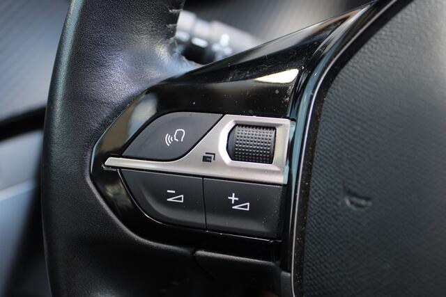 Peugeot 2008 1.2 PureTech GT-Line | Trekhaak | Panoramadak | Adaptive