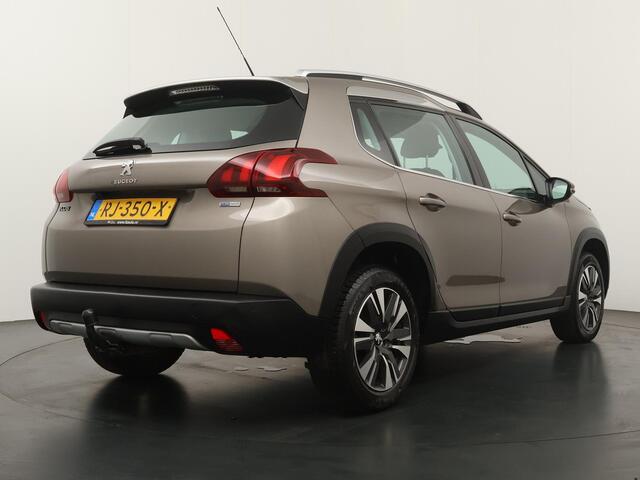 Peugeot 2008 1.2 PureTech Blue Lease Executive - Navigatie - Trekhaak - Climate Control
