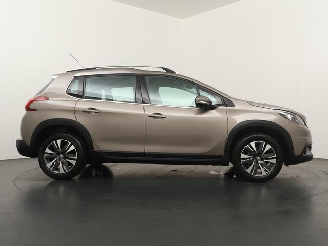 Peugeot 2008 1.2 PureTech Blue Lease Executive - Navigatie - Trekhaak - Climate Control