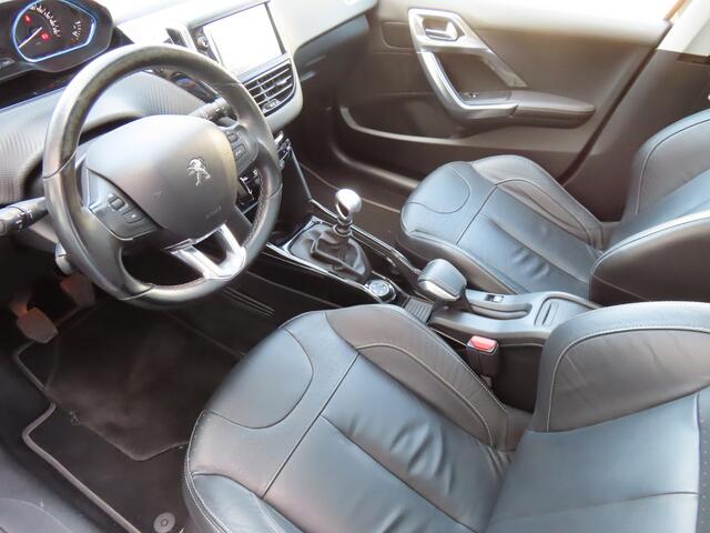 Peugeot 2008 1.2 PureTech Allure*Panoramadak*Navi*Leder*