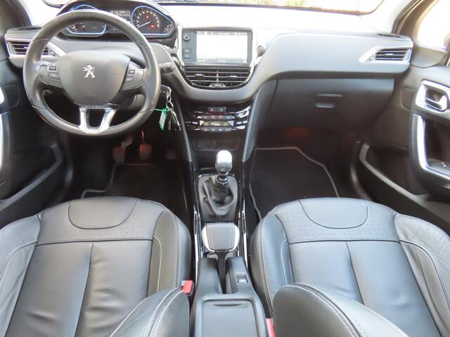 Peugeot 2008 1.2 PureTech Allure*Panoramadak*Navi*Leder*