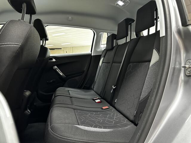 Peugeot 2008 1.2 PureTech Blue Lion/ D-Riem verv: 109.000 KM!/ Apple + Android/ DAB+/ Navi/ Airco/ Cruise/ Elek. pakket/ Isofix/ Bluetooth/ Multi. LEDER. Stuur/ Mistl./ PDC/ LED Dagrijverl./ Dakrails.