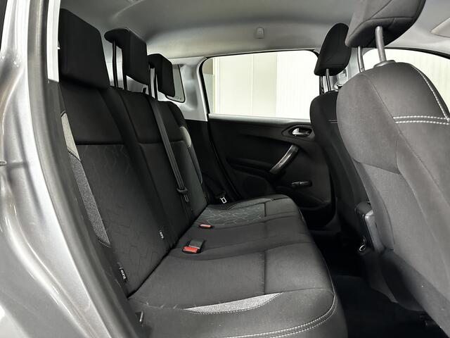 Peugeot 2008 1.2 PureTech Blue Lion/ D-Riem verv: 109.000 KM!/ Apple + Android/ DAB+/ Navi/ Airco/ Cruise/ Elek. pakket/ Isofix/ Bluetooth/ Multi. LEDER. Stuur/ Mistl./ PDC/ LED Dagrijverl./ Dakrails.