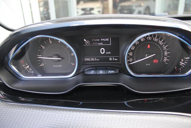 Peugeot 2008 1.2 130PK ALLURE | AFNEEMBARE TREKHAAK | APPLE CARPLAY/ANDROID AUTO | ALL SEASON BANDEN | GRIPP CONTROL | CRUISE CONTROL | CLIMATE CONTROL | LICHTMETALEN VELGEN |