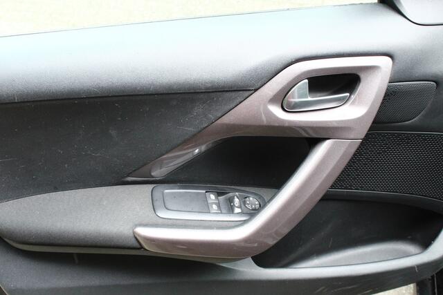 Peugeot 2008 1.2 PureTech Blue Lion d.riem is vervangen! airco cruise trekhaak enz.