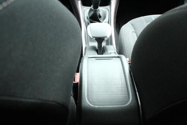 Peugeot 2008 1.2 PureTech Blue Lion d.riem is vervangen! airco cruise trekhaak enz.