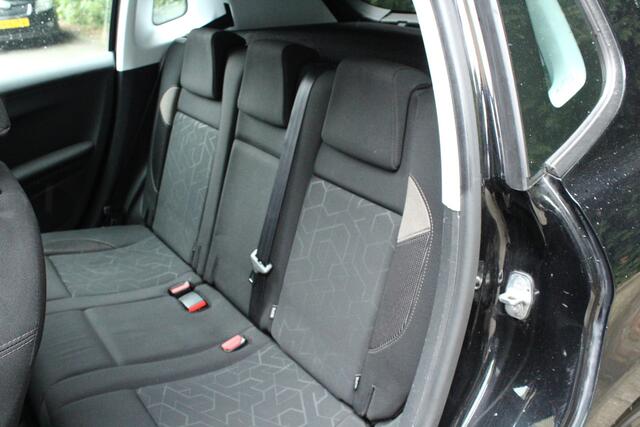 Peugeot 2008 1.2 PureTech Blue Lion d.riem is vervangen! airco cruise trekhaak enz.
