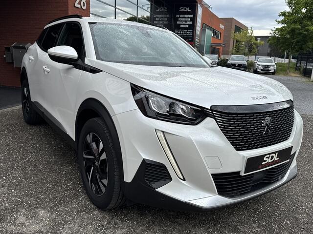 Peugeot 2008 1.2 PureTech Allure // NAVI // CLIMA // CRUISE // CAMERA // APPLE CARPLAY / ANDROID AUTO //