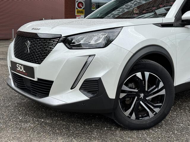 Peugeot 2008 1.2 PureTech Allure // NAVI // CLIMA // CRUISE // CAMERA // APPLE CARPLAY / ANDROID AUTO //