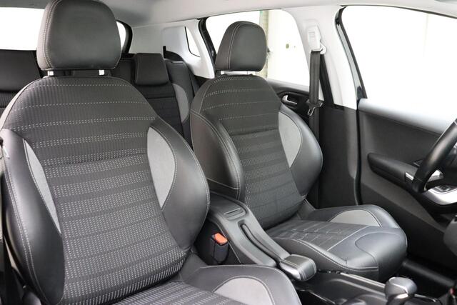 Peugeot 2008 1.2 PureTech Allure | AUTOMAAT | Climate Control | Stoelverwarming Voor | Navigatie | Airco | Cruise Control | Parkeersensoren Achter |