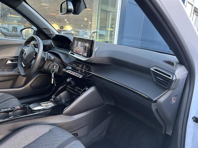 Peugeot 2008 1.2 Hybrid 145 PK Allure Automaat | 2025 Auto | Hybride Elektrisch rijden met Automaat | Parkeercamera 360 graden | Stoelverwarming | LED Verlichting | Navigatie via Telefoon | 17" Lichtmetalen Velgen | Adaptieve Cruise Control | Climate Control | Dode Ho