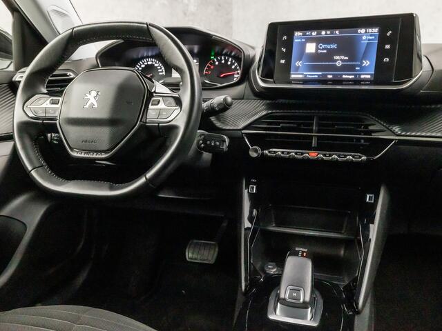 Peugeot 2008 1.2 PureTech Allure Sport Automaat (APPLE CARPLAY, GROOT NAVI, LANE ASSIST, SPORTSTOELEN, PARKEERSENSOREN, LED KOPLAMPEN, DAB+, CRUISE, NIEUWSTAAT)