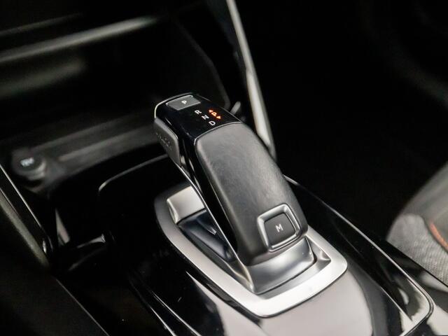 Peugeot 2008 1.2 PureTech Allure Sport Automaat (APPLE CARPLAY, GROOT NAVI, LANE ASSIST, SPORTSTOELEN, PARKEERSENSOREN, LED KOPLAMPEN, DAB+, CRUISE, NIEUWSTAAT)