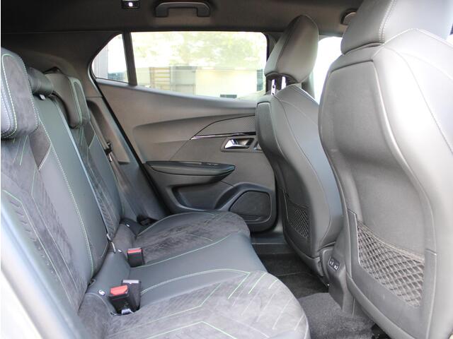 Peugeot 2008 1.2 PureTech 130 GT | Navi / Alcantara / Camera