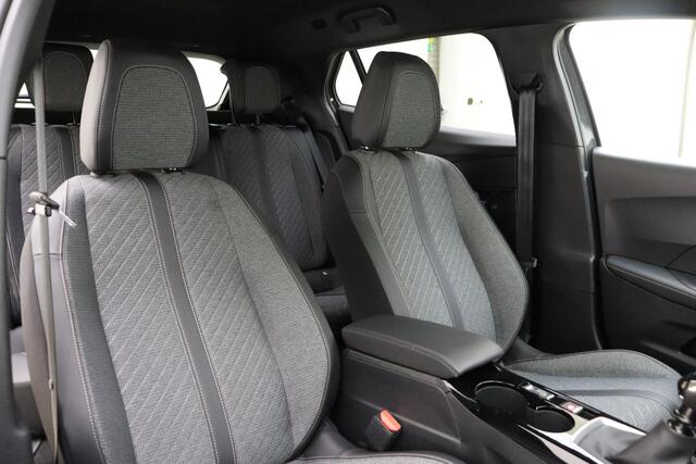 Peugeot 2008 1.2T 100pk Allure | Full LED | Apple Carplay/Android Auto | Climate Control | Parkeersensoren achter | 17'' LM Velgen