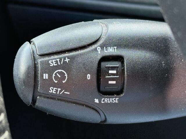 Peugeot 2008 BWJ 201 | 1.2PT 111PK Blue Lion | TREKHAAK | PANO DAK | AIRCO | NAVI | CRUISE | PDC |