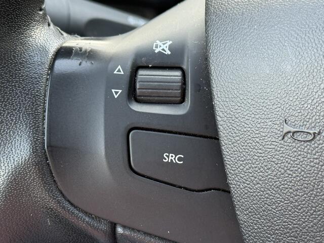 Peugeot 2008 BWJ 201 | 1.2PT 111PK Blue Lion | TREKHAAK | PANO DAK | AIRCO | NAVI | CRUISE | PDC |