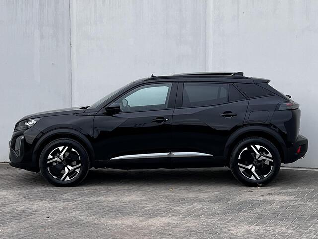 Peugeot 2008 1.2 Hybrid 145 GT / Nieuw, veel voordeel / tot 8 jaar Garantie / Elektr. schuifdak en bestuurdersstoel / Stoelverwarming / Camera 360° / Adapt. CC / Navi / Apple Carplay Android / 17" LM wielen / ook in grijs leverbaar