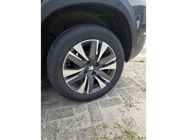 Peugeot 2008 1.2 PureTech Allure