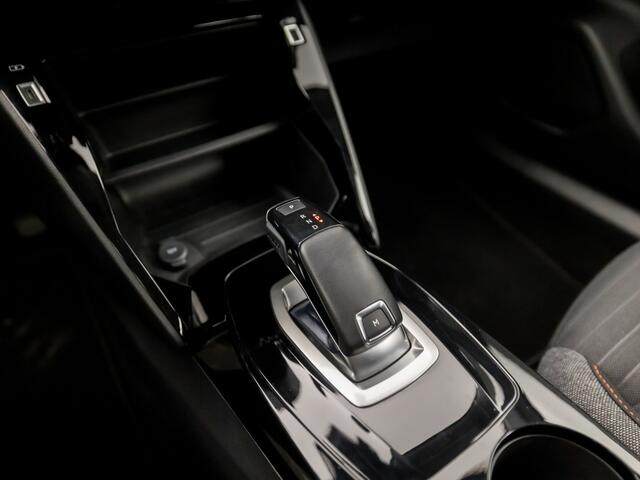 Peugeot 2008 1.2 PureTech Sport Automaat (APPLE CARPLAY, GROOT NAVI, LM VELGEN, SPORTSTOELEN, LED KOPLAMPEN, PARKEERSENSOREN, LANE ASSIST, NIEUWSTAAT)