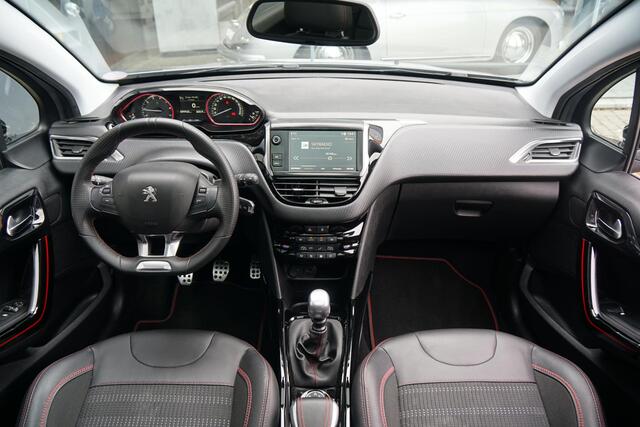 Peugeot 2008 1.2 PureTech GT-Line + TREKHAAK / APPLE CARPLAY / PANO / SENSOREN