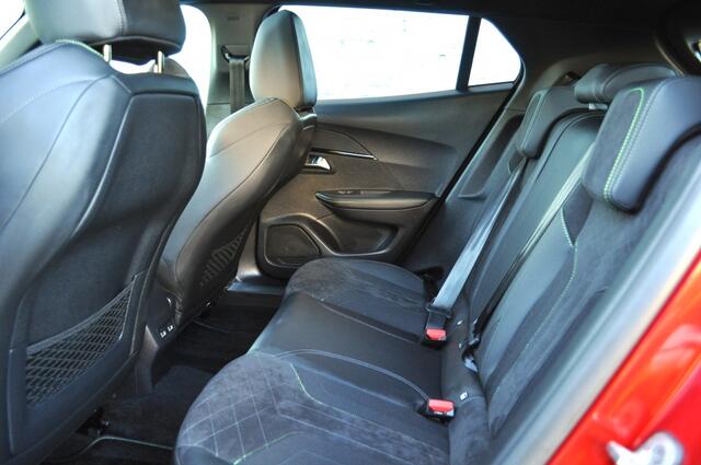 Peugeot 2008 1.2 GT Autom schd. adapcrc. keyless. leer. LED