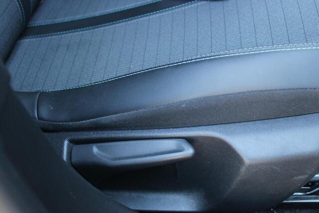 Peugeot 2008 1.2 PureTech Allure Pack NAVIGATIE