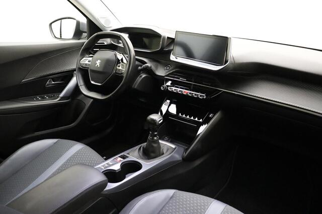 Peugeot 2008 1.2 PureTech Allure | Navigatie | Climate control | Trekhaak | Camera | Lichtmetalen velgen | Dakrails | Cruise control | Bluetooth