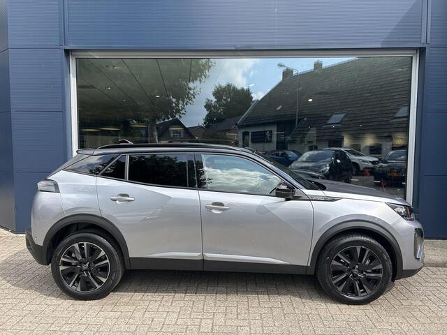 Peugeot 2008 1.2 Hybrid 145 GT | Automaat | Navigatie | 360 Graden Camera | 18 Inch Evissa | Keyless Entry | Full LED Verlichting | Zwart Dak | Dode Hoek Detectie | Cruise Control Adaptief | Climate Control | Hoge Zitpositie.