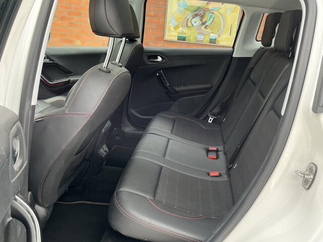 Peugeot 2008 PureTech 110 GT-line | Trekhaak | Carplay/Android Auto | Panoramadak |