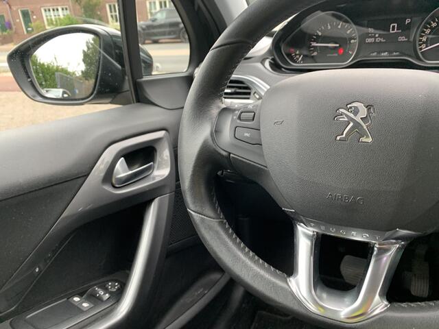 Peugeot 2008 1.2 PT 110pk Aut. Blue Lion, Navi & CarPlay | Trekhaak