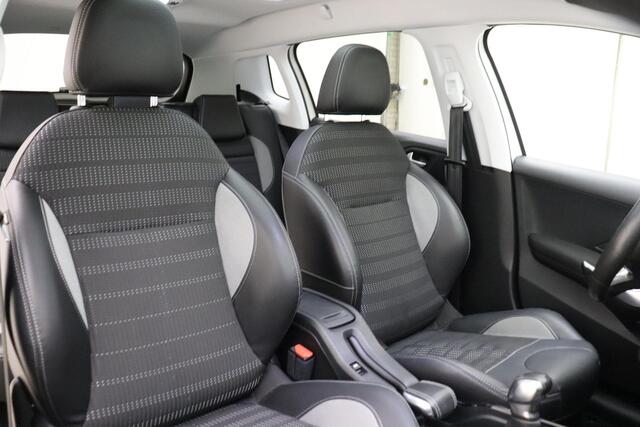 Peugeot 2008 PureTech 110 Allure | Trekhaak | Panoramadak | Clima | LM velgen