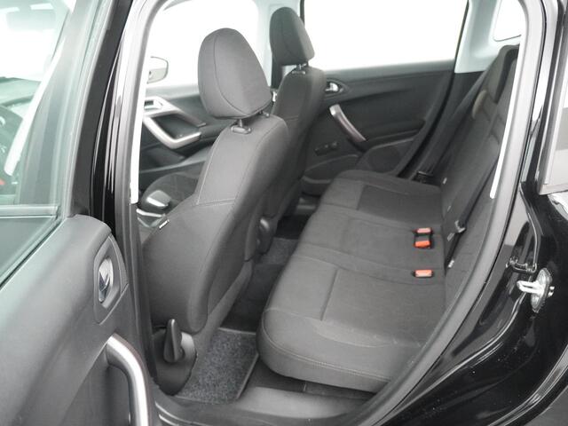 Peugeot 2008 1.2 PureTech Active Automaat - Navigatie - Trekhaak - Panoramadak